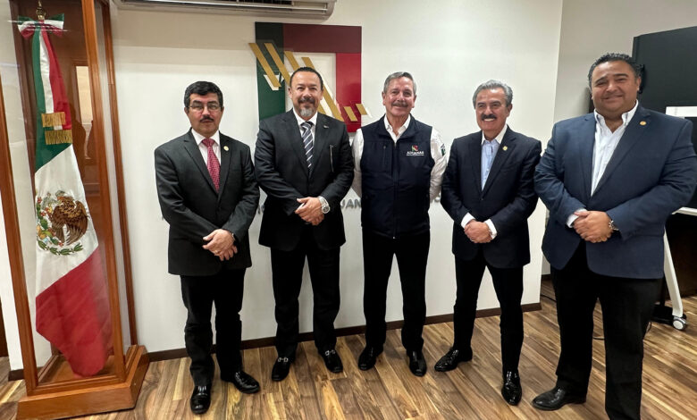 La UAT y la Agencia Nacional de Aduanas de México (ANAM), estrechar los lazos de colaboración que permitan estructurar proyectos en favor del sector aduanero y de esta casa de estudios.