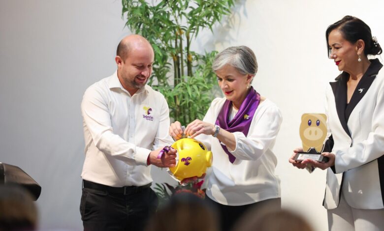 María de Villarreal, puso en marcha la Campaña de Boteo Teletón 2024, junto a las autoridades del Voluntariado de la Esperanza de los 43 municipios del estado.