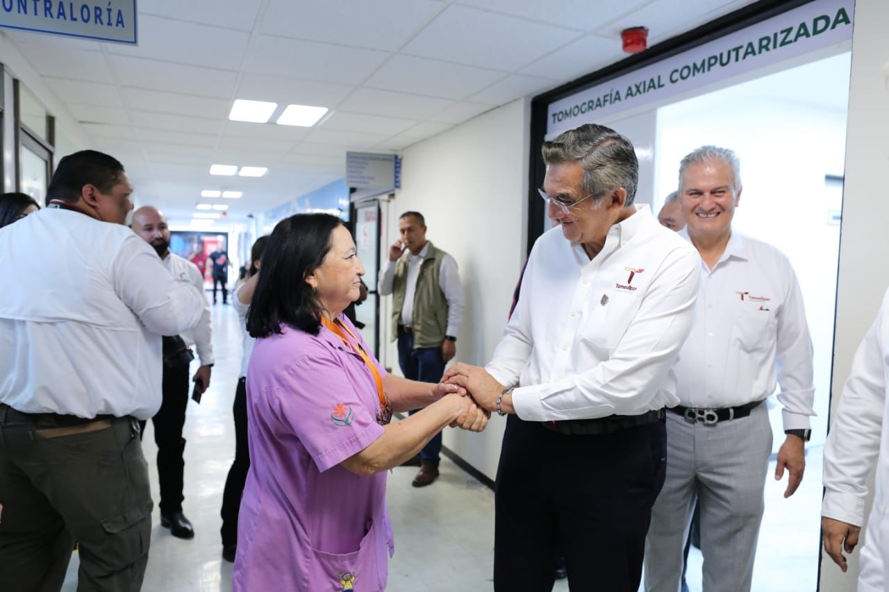 El Gobernador del estado reconoció el trabajo y la disposición que siempre ha caracterizado al personal de enfermería, técnicos en salud y todo el equipo de la institución.