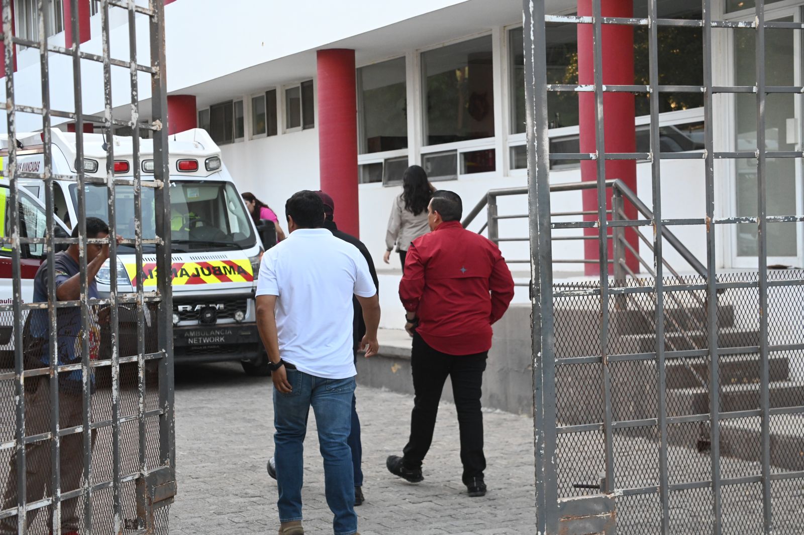 Paramédicos del Centro Regulador de Urgencias Médicas, llegaron al lugar pero nada pudieron hacer pues Juan Manuel Guerrero Garza había fallecido.