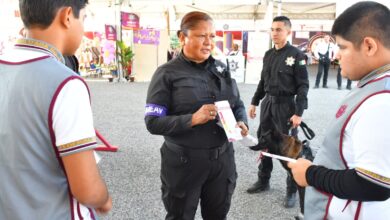 La Guardia Estatal de Género brinda orientación a los visitantes de la Feria Tamaulipas 2024 sobre los tipos de violencia que existen y como prevenirlos.