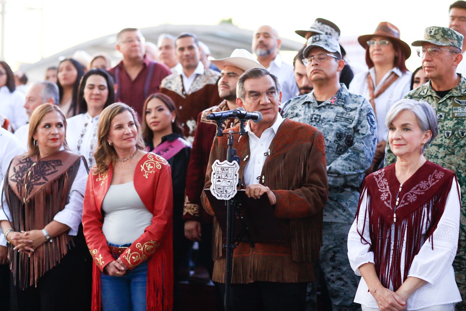 El Gobernador llamó a las familias a disfrutar de la Feria en paz y armonía.
