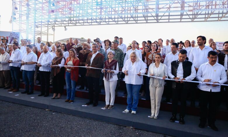 Acompañado de alcaldes, autoridades militares, civiles y su gabinete, el Gobernador Américo Villarreal inauguró la Feria Tamaulipas 2024.