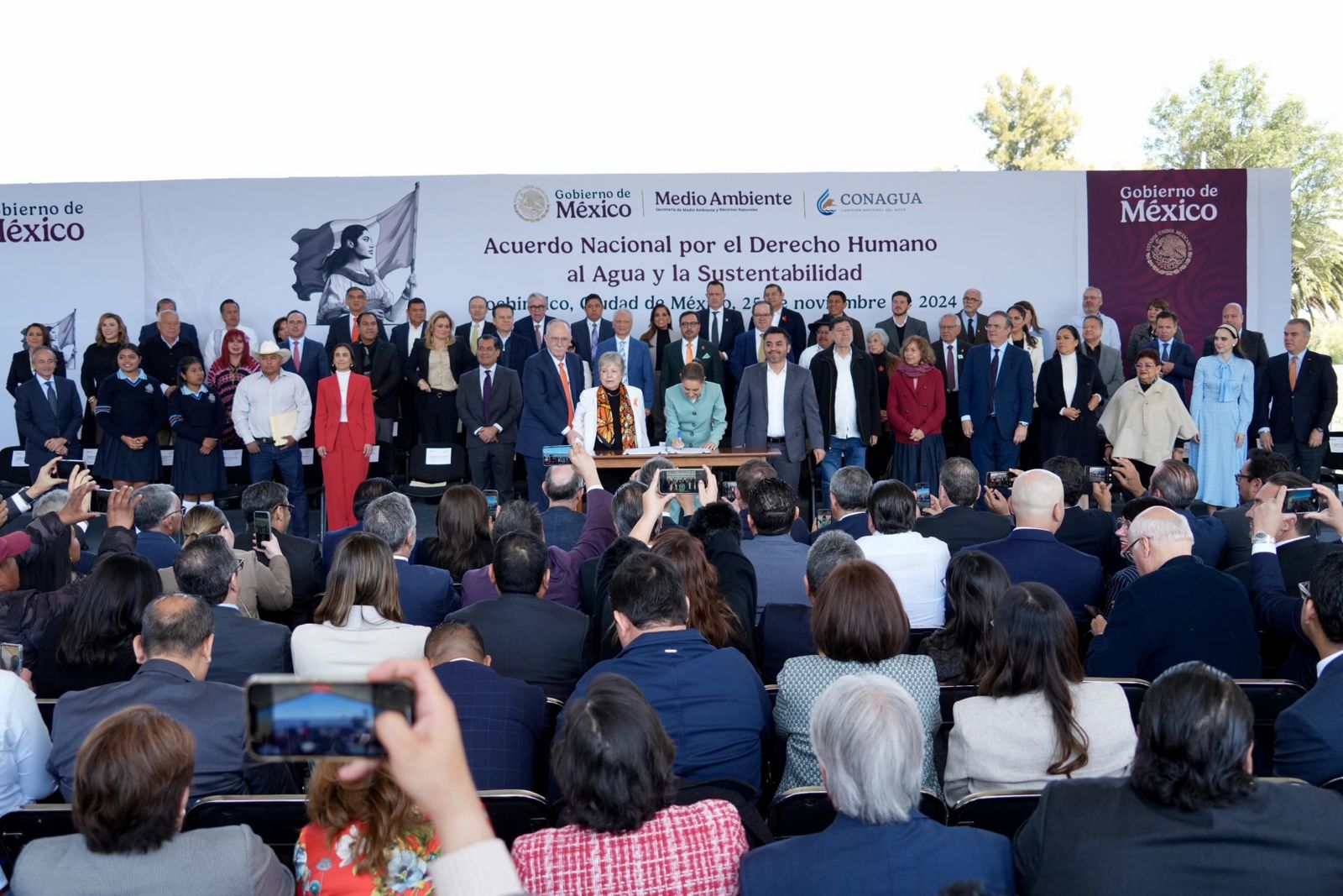 En este acuerdo, estuvieron las y los gobernadores, dirigentes de organizaciones agrícolas y empresariales e instituciones académicas del país.