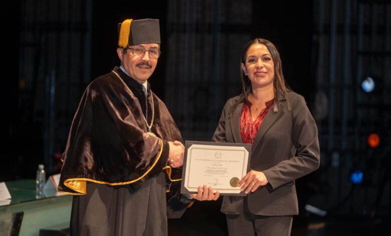 El Rector de la Universidad Autónoma de Tamaulipas (UAT), Dámaso Anaya Alvarado, reconoció a la Dra. Idolina Bernal González, académica de la Facultad de Comercio y Administración Victoria (FCAV), con el Premio Universitario 2024 “Dr. Norberto Treviño Zapata”