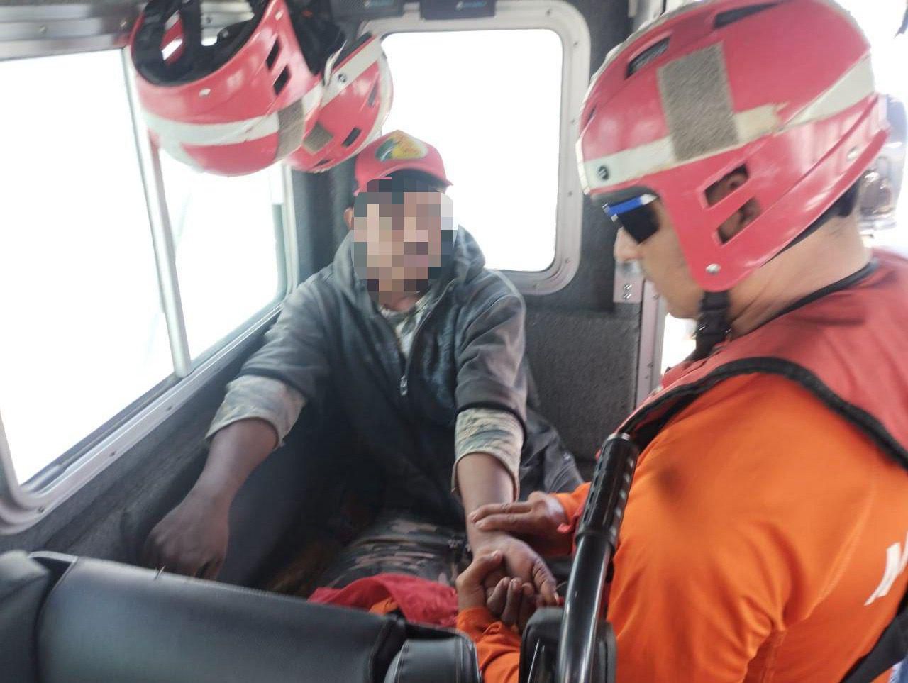 Los pescadores recibieron atención médica.