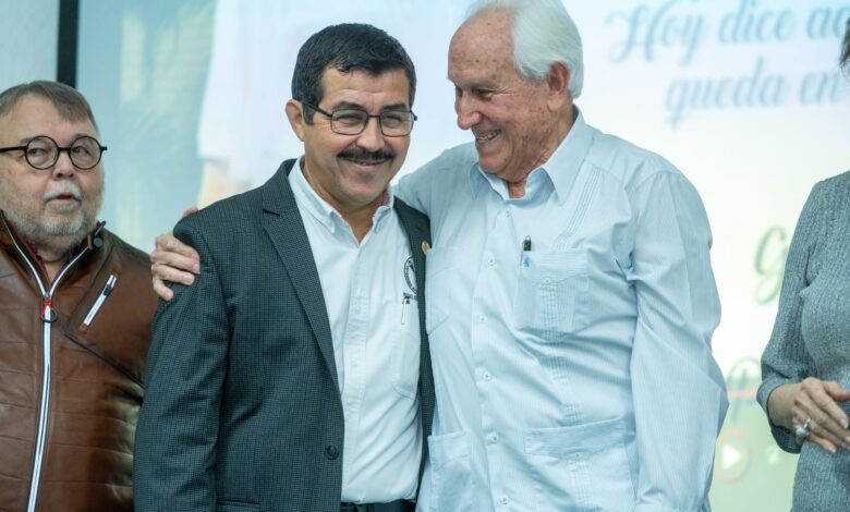 el Rector Dámaso Anaya expresó que la vida y obra de Luis Navarro Roso son ejemplo de dedicación y compromiso con la educación.