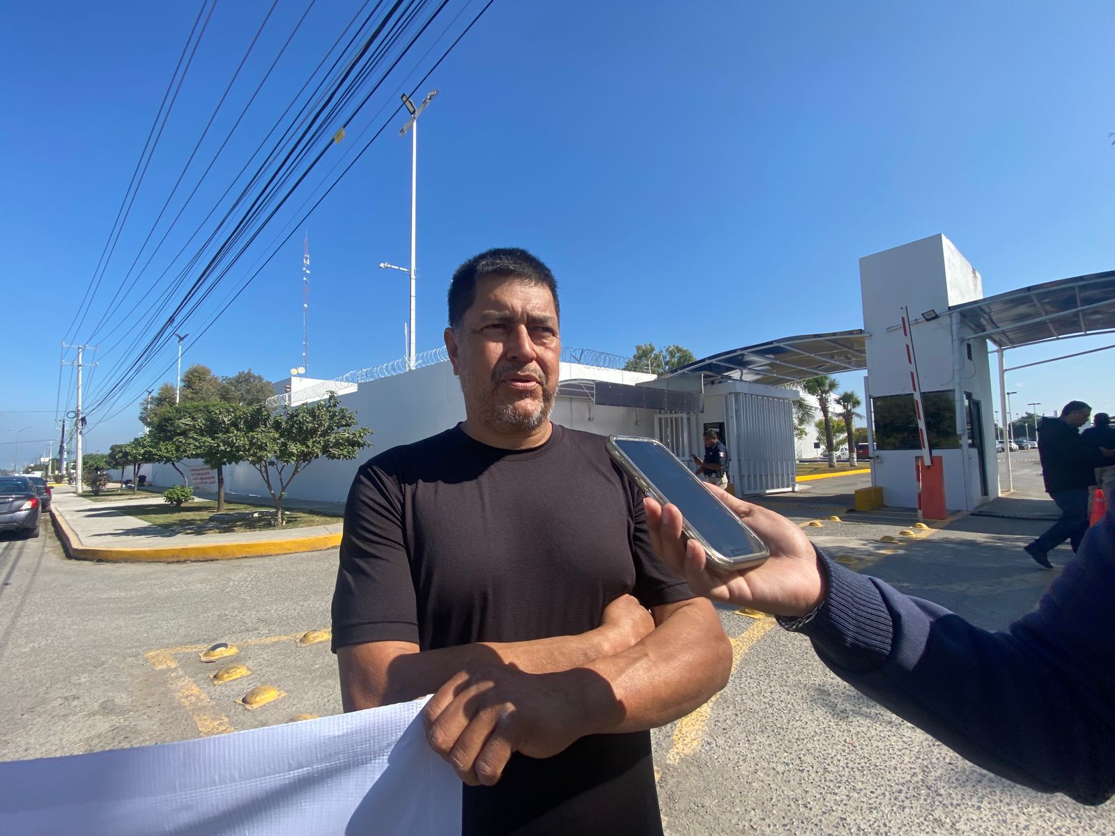 Irineo Castillo busca a su hermano Miguel desde hace siete años.