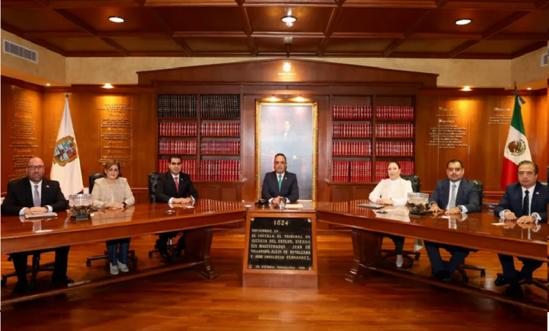Todos los magistrados del Poder Judicial presentaron su renuncia ante el Congreso del Estado.