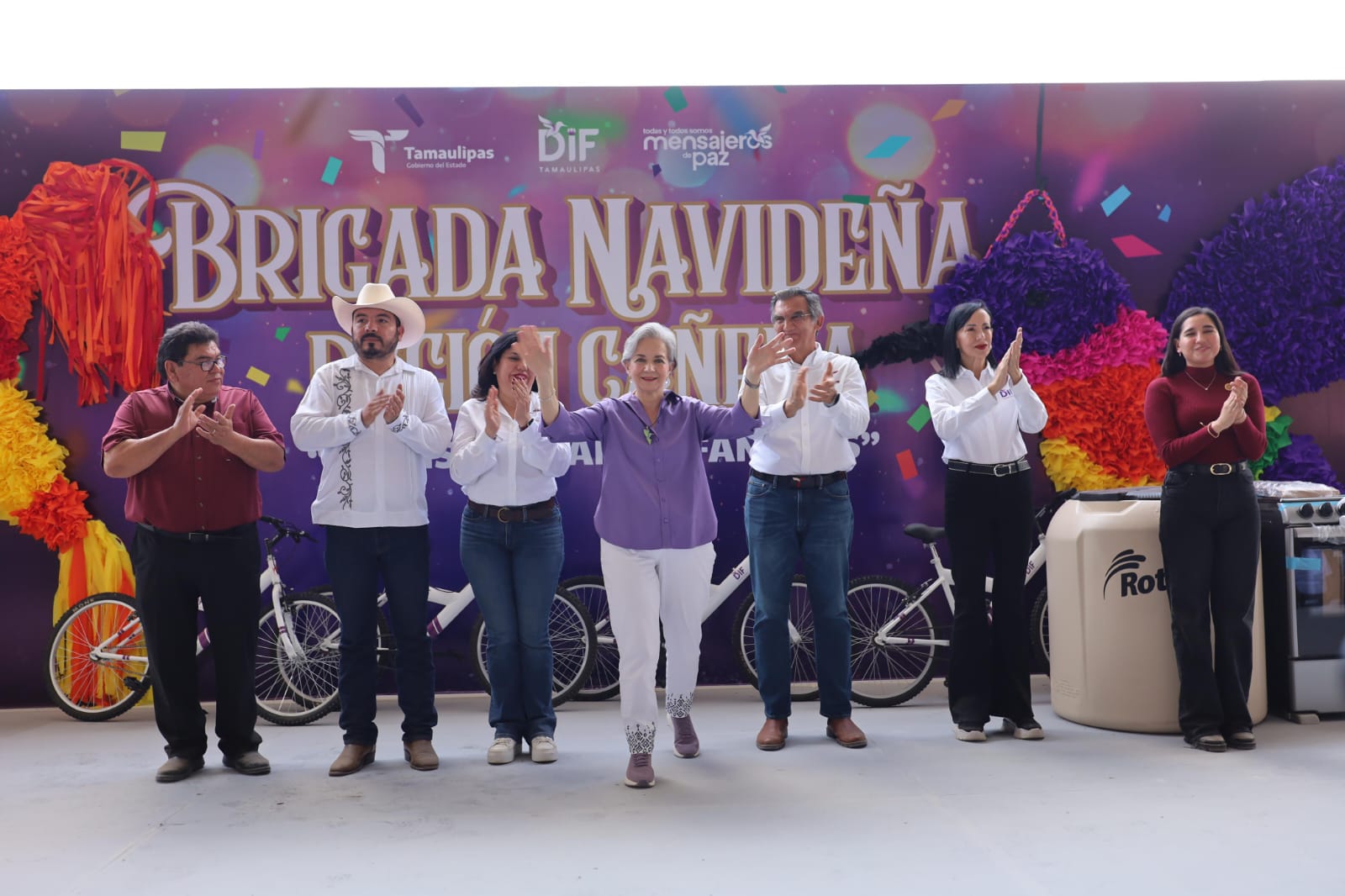 El Gobernador del estado, Américo Villareal Anaya y la presidenta del Sistema DIF Tamaulipas, la doctora María de Villarreal, llevaron a la región cañera la brigada navideña “Transformando Familias”.