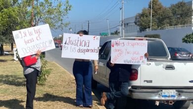 Familiares de desaparecidos protestan y se manifiestan frente a la Fiscalía del Estado.