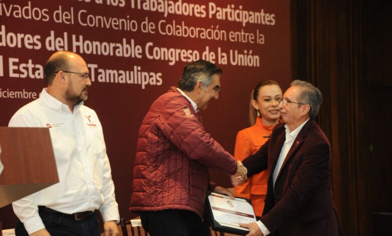 El Gobernador de Tamaulipas, Américo Villarreal Anaya, hizo entrega de 59 reconocimientos a personal de diferentes secretarías.