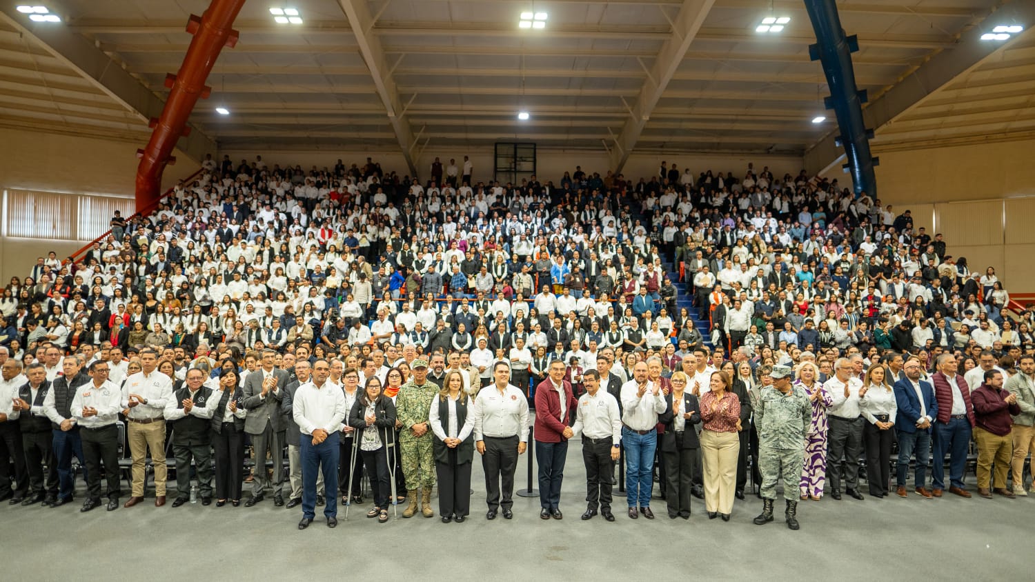 El gobernador encabezó la ceremonia cívica de honores a la bandera en el Gimnasio Multidisciplinario de la UAT.