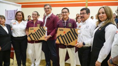 Más de cinco mil computadoras portátiles son destinadas al personal académico, así como a estudiantes de todos los planteles de la UAT.