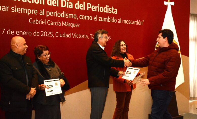 Reconoce a periodistas