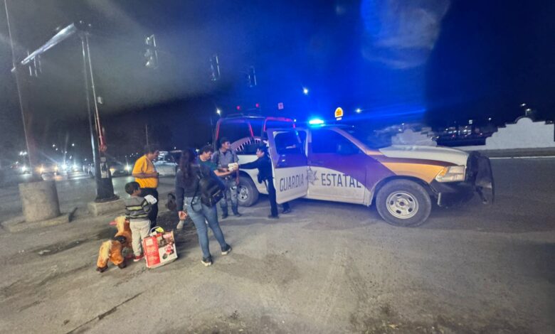 La Guardia Estatal entregó alimentos a personas en situación de calle en Reynosa.