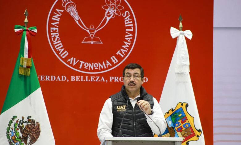 Preside el Rector Dámaso Anaya Alvarado, la ceremonia cívica de apertura a las actividades académicas en la UAT.