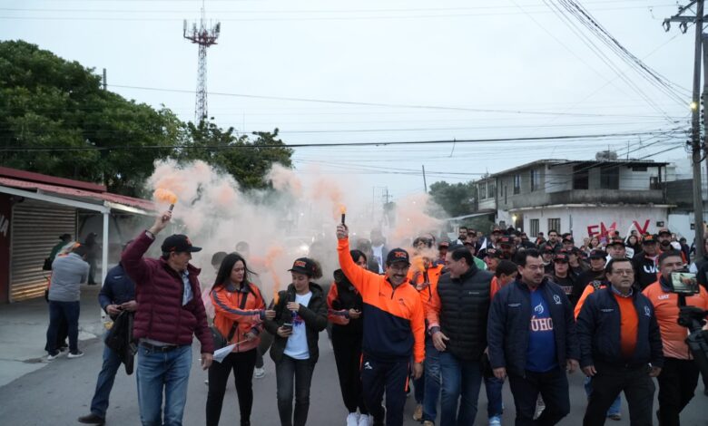 Dámaso Anaya Alvarado, encabezó la caravana naranja que marca el debut en casa del Club de Futbol Correcaminos.