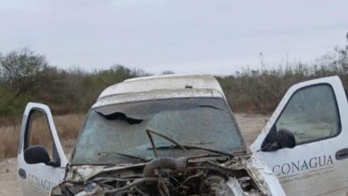 Un vehículo de la Conagua sufrió daños por un artefacto explosivo dejado en una brecha de Río Bravo.