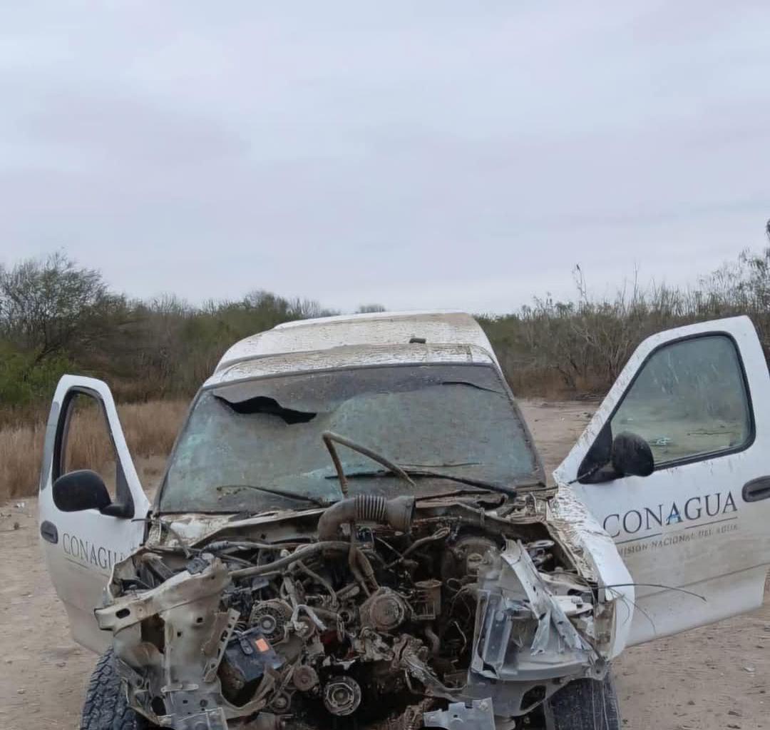 Un vehículo de la Conagua sufrió daños por un artefacto explosivo dejado en una brecha de Río Bravo.