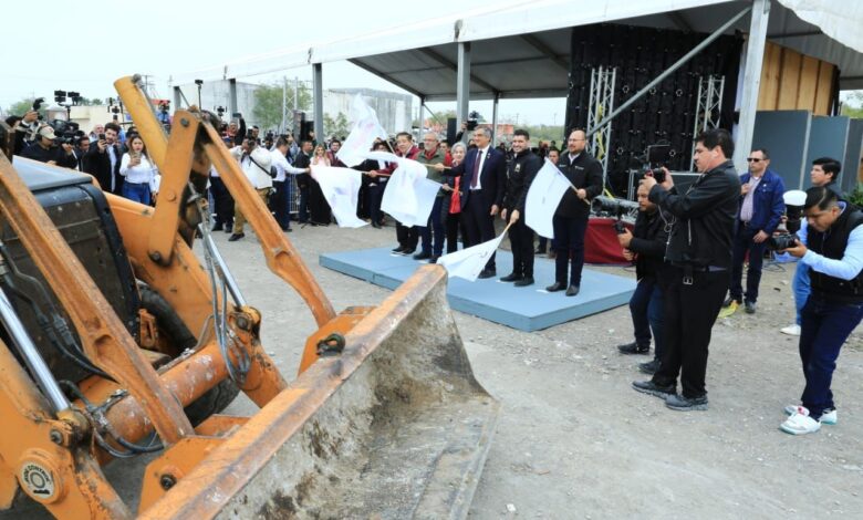 El Gobernador dio el banderazo a obras de pavimentación, entregó 10 patrullas para la Policía de Proximidad y asistió al evento del 199 aniversario de la fundación de Matamoros.