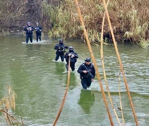 Los oficiales llegaron a la isla, buscando a los agresores de la Patrulla Fronteriza.