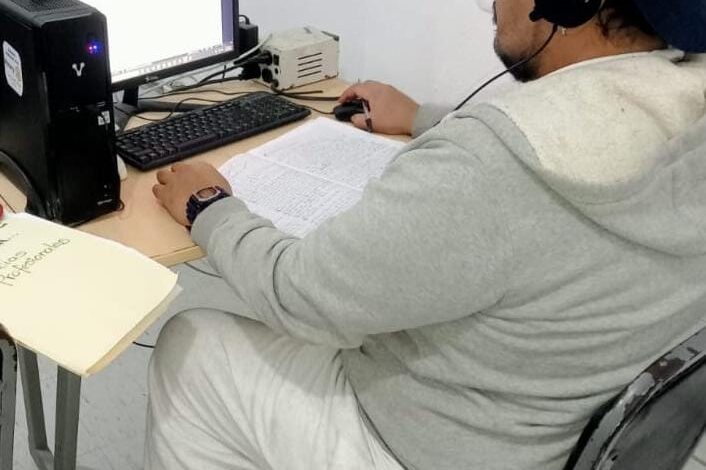 La población de los Centros de Ejecución de Sanciones (CEDES) de Nuevo Laredo y Ciudad Victoria pueden estudiar vía remota carreras como Ingeniería Industrial y en Sistemas.