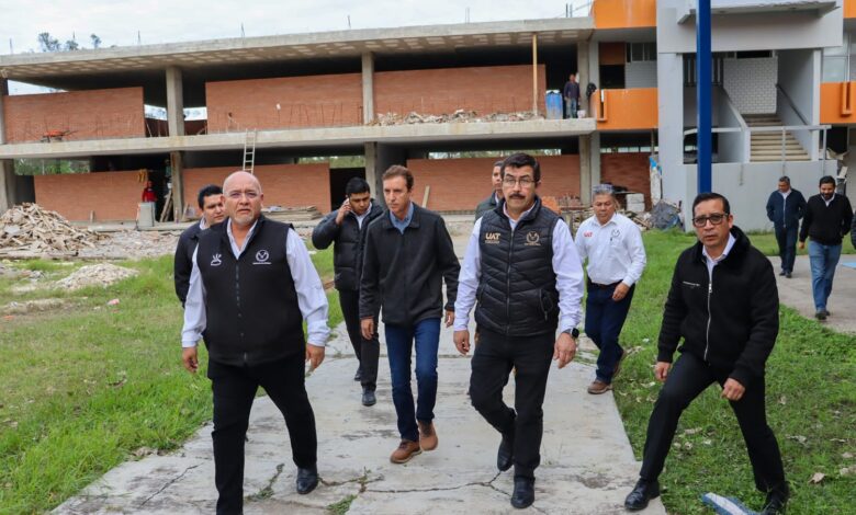 rector de la UAT, supervisa obras