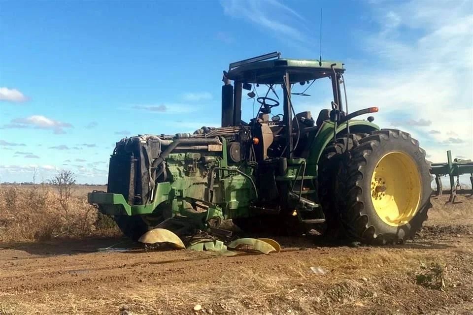Un tractor resultó afectado por un artefacto explosivo en San Fernando.