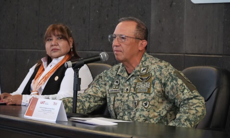 El Comandante de la 48/a. Zona Militar destacó a los jóvenes el objetivo de fomentar una reflexión profunda sobre estos temas y la importancia de participar activamente, como ciudadanos responsables, en el bienestar del país.