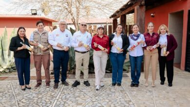 Buscarán impulsar una estrategia conjunta para detonar la industria del mezcal en el municipio con una visión humanista, cultural y de desarrollo económico.