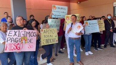 Trabajadores del sector salud del Hospital Regional de Alta Especialidad intensificaron su protesta pacífica por la falta de insumos médicos.
