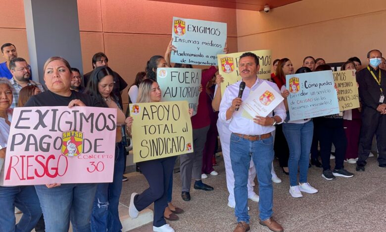 Trabajadores del sector salud del Hospital Regional de Alta Especialidad intensificaron su protesta pacífica por la falta de insumos médicos.