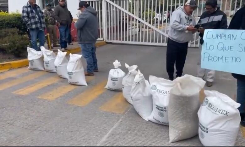 Productores de frijol de Abasolo hicieron un plantón en las oficinas de Segalmex.