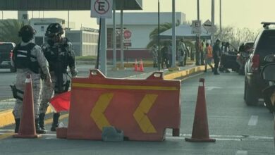 Los retenes de la Guardia Nacional provocan largas filas en los puentes internacionales de Reynosa.