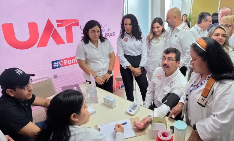 La brigada médica universitaria se llevó a cabo en la Facultad de Comercio, Administración y Ciencias Sociales Nuevo Laredo.