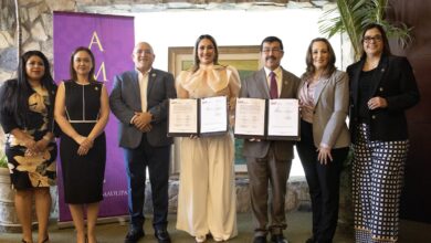 El Rector Dámaso Anaya reconoció a las integrantes de la AMMJE, por el esfuerzo que día a día realizan como madres, líderes y empresarias.