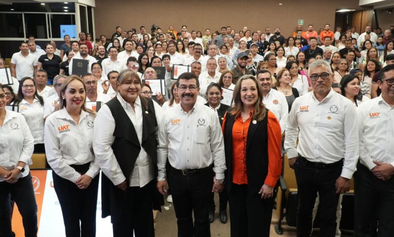 El Rector Dámaso Anaya Alvarado presidió la ceremonia de entrega de reconocimientos al personal del Sindicato Único de Trabajadores de la Universidad Autónoma de Tamaulipas (SUTUAT).