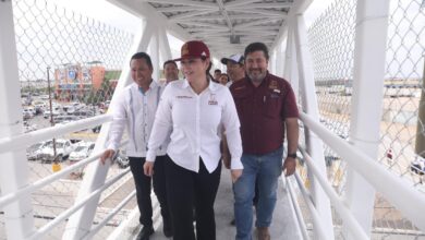 La presidenta municipal Carmen Lilia Canturosas Villarreal inauguró el nuevo puente peatonal por carretera nacional en el kilómetro 10.