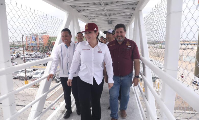 La presidenta municipal Carmen Lilia Canturosas Villarreal inauguró el nuevo puente peatonal por carretera nacional en el kilómetro 10.