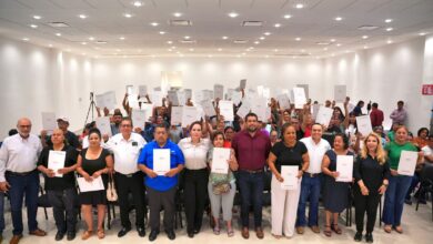 Un total de 100 familias de diversas colonias de Nuevo Laredo recibieron sus escrituras.