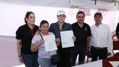 En el marco del programa "Presidencia Cerquita de Ti", la alcaldesa entregó personalmente las pólizas a quienes acudieron a cumplir con esta obligación.