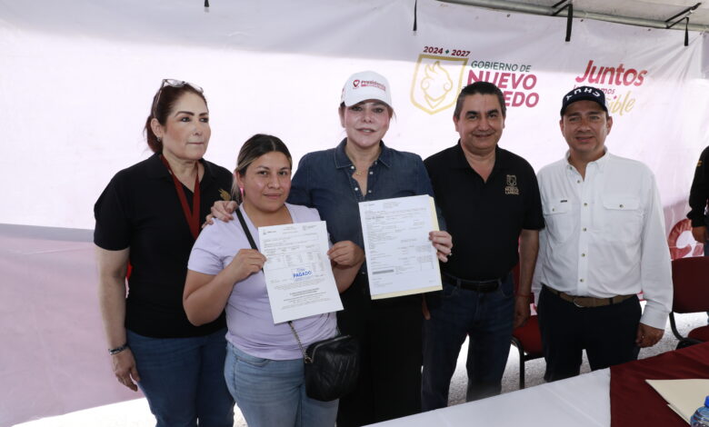 En el marco del programa "Presidencia Cerquita de Ti", la alcaldesa entregó personalmente las pólizas a quienes acudieron a cumplir con esta obligación.