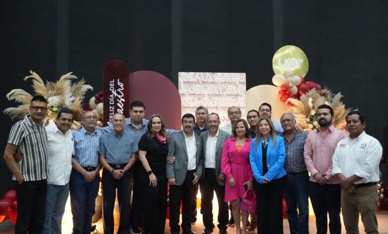 El Rector Dámaso Anaya Alvarado, encabezó los festejos conmemorativos del Día del Maestro.
