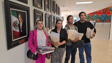 Ciudadanos acudieron al Congreso a llevar ocho mil firmas que se suman a las 15 mil entregadas anteriormente para promover la destitución del alcalde Carlos Peña y del Cabildo de Reynosa.