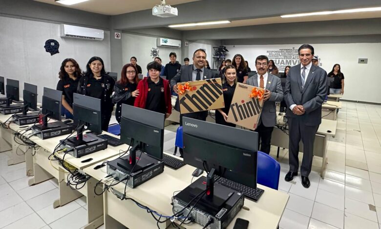 El Rector Dámaso Anaya Alvarado hizo entrega de equipos de cómputo de última generación en las unidades académicas Reynosa-Aztlán y Valle Hermoso.
