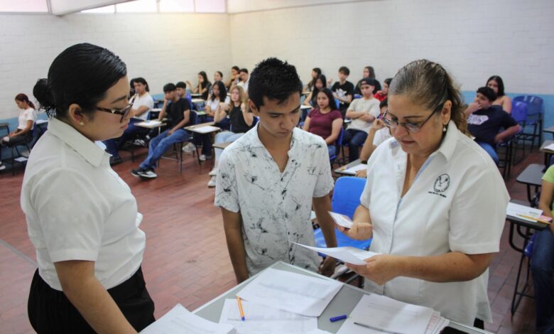 El examen fue aplicado de manera simultánea en dieciocho facultades y unidades académicas, ubicadas en las zonas centro, sur y norte del estado.