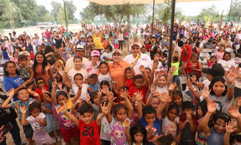 Más de 20 mil personas se dieron cita para disfrutar del gran Festival del Día del Niño, organizado por el Sistema para el Desarrollo Integral de la Familia (DIF) y el Gobierno Municipal de Nuevo Laredo.
