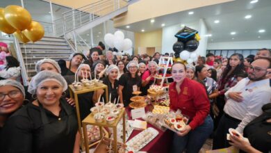 Carmen Lilia Canturosas Villarreal, quien entregó los diplomas a los 448 alumnos que concluyeron exitosamente su capacitación.