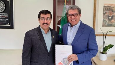 El Rector de la Universidad Autónoma de Tamaulipas (UAT), Dámaso Anaya Alvarado, sostuvo una reunión de trabajo con el líder del Congreso de la Unión, diputado Ricardo Monreal Ávila.